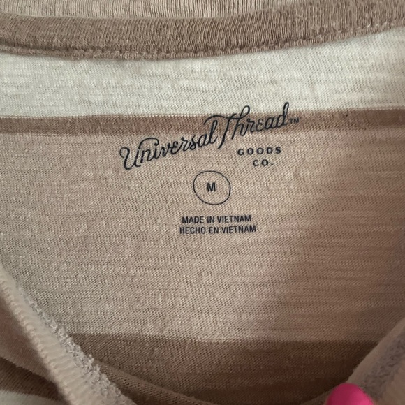 Universal Threads Oversized Tee - Picture 2 of 3